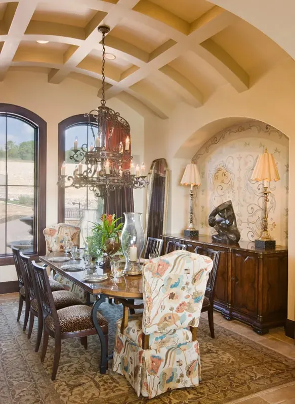 19 JENKINS PARADE DININGRM.jpg