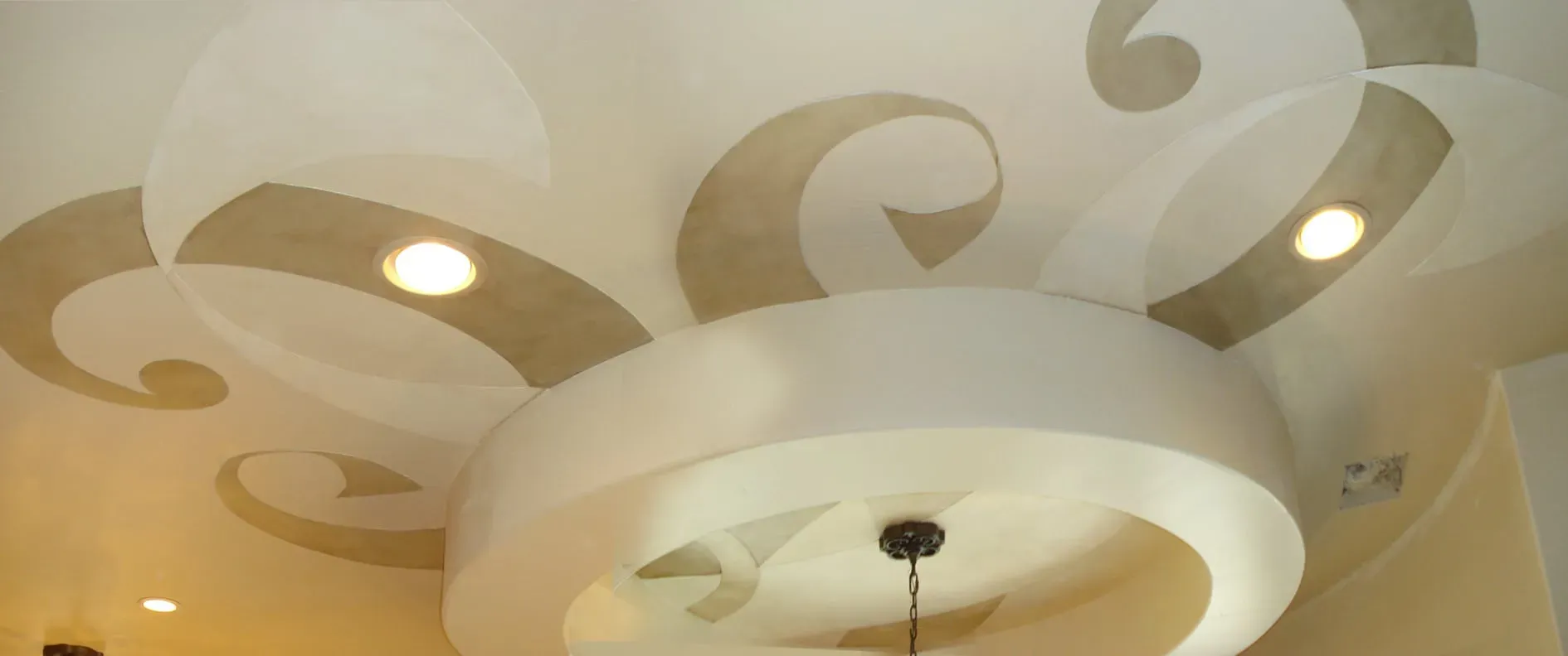 ceiling-in-breakfast-room