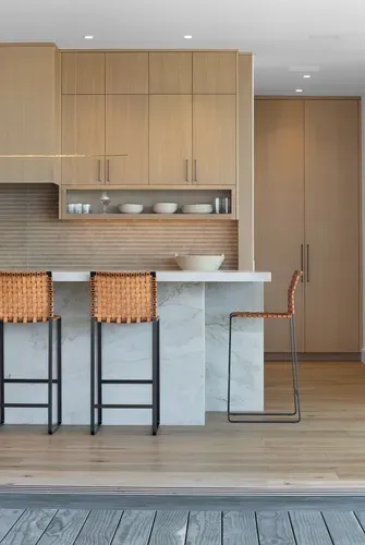 Modern Minimalist Kitchen: Clean Lines & Ample Storage