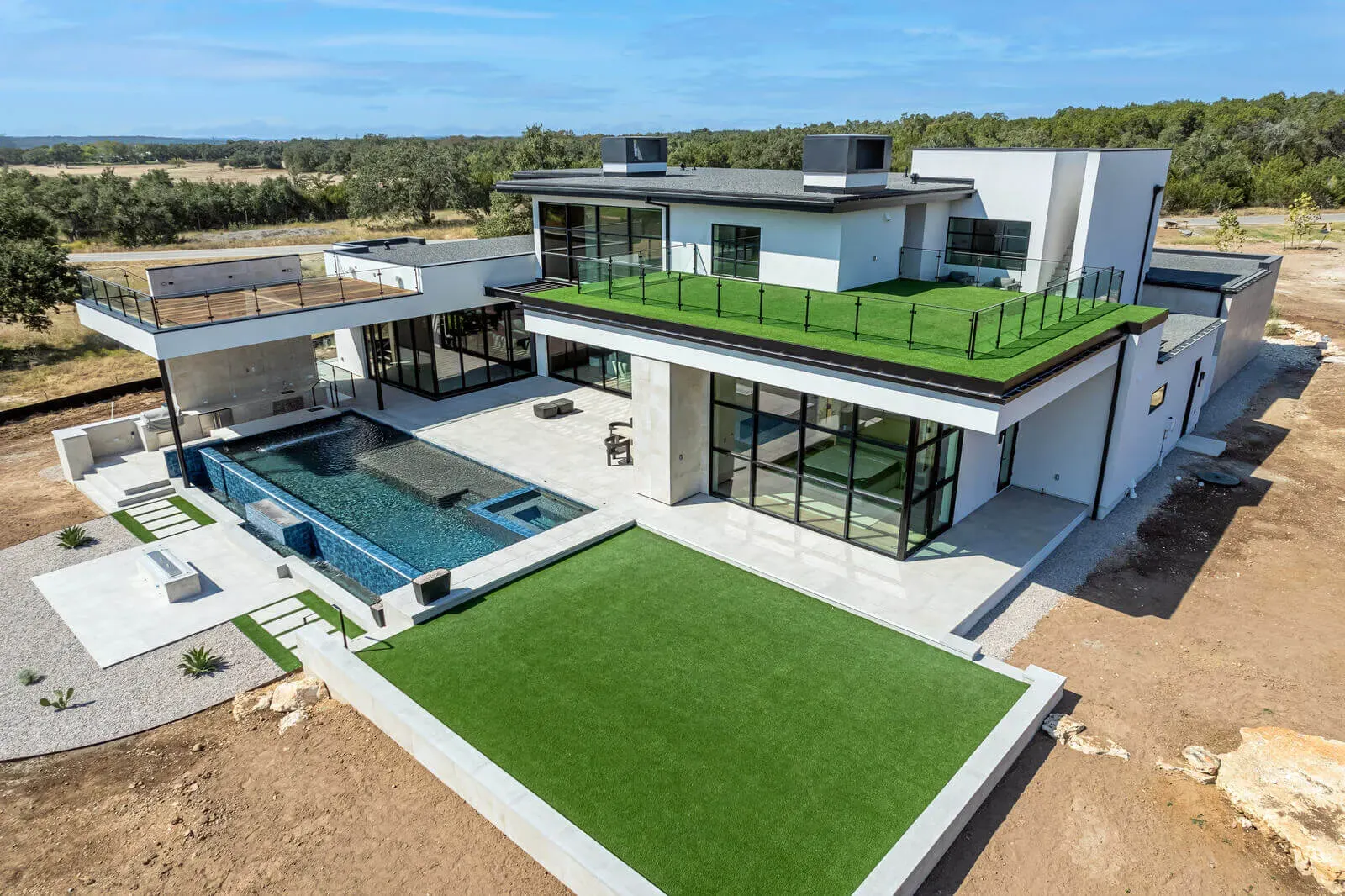 Rooftop garden on a small lot custom home in Austin